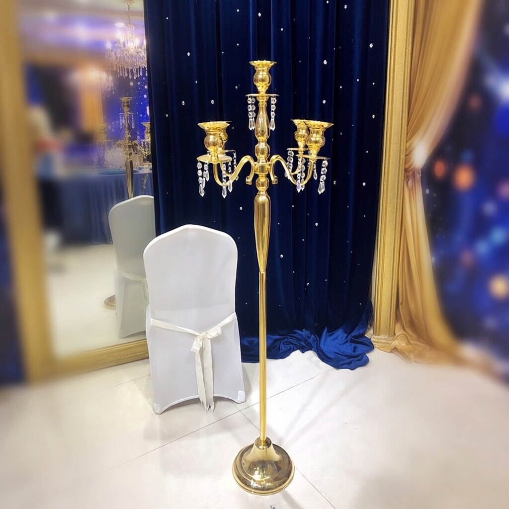 🕯️ Candelabro de Piso Dorado🕯️